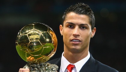 开云体育官网入口-曼联引援大手笔：签入超级新星，实力大增，曼联又一重磅签约达成